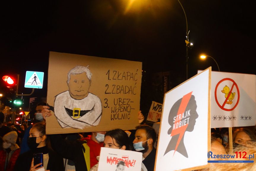 Co pokazały nam Strajki Kobiet. Felieton