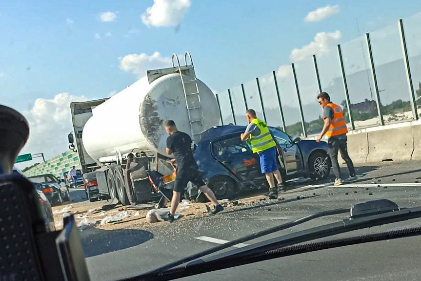 Dwa tiry zgniotły samochód osobowy wypadek na A4