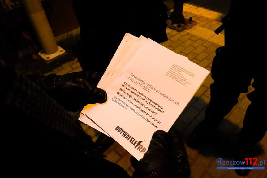 Rzeszów. Policja zatrzymuje protestującego aktywistę