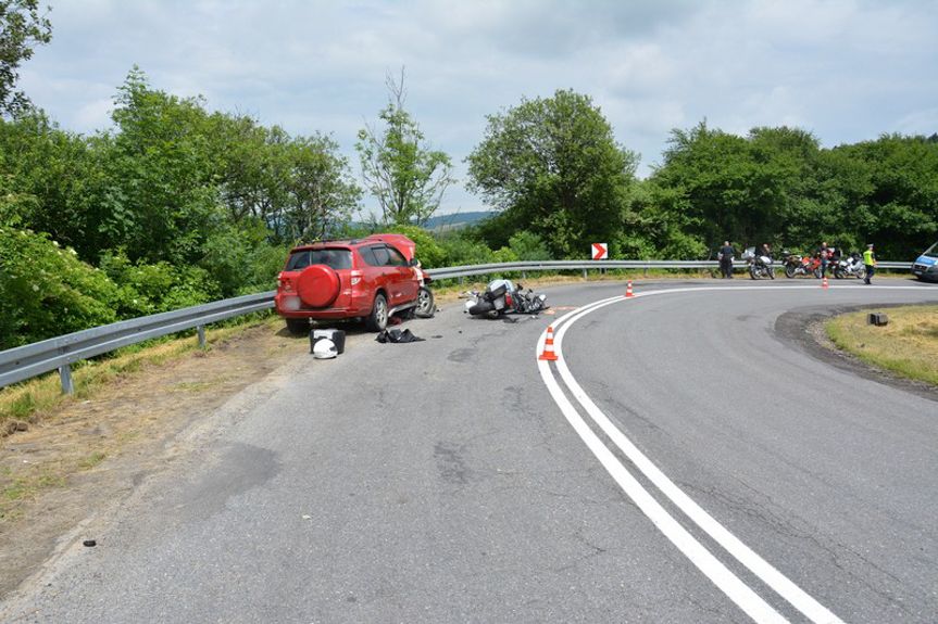 Zderzenie samochodu osobowego z motocyklem Zderzenie samochodu osobowego z motocyklem