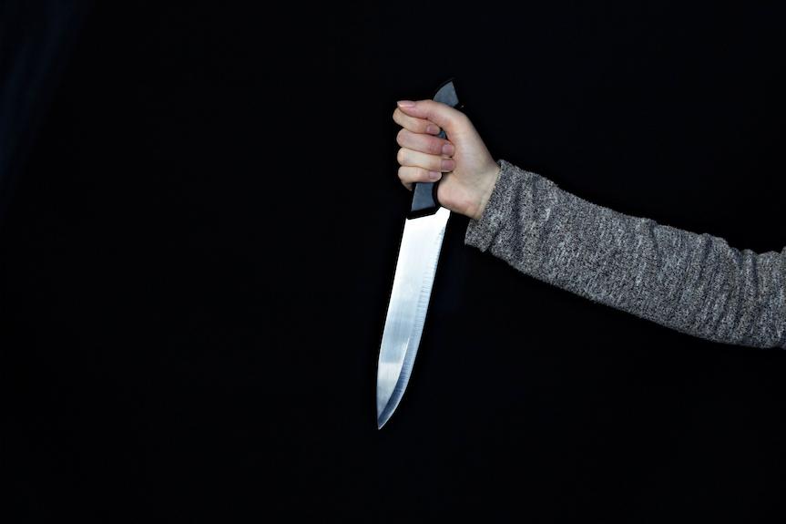 19-latka zaatakowała kobietę nożem i odjechała