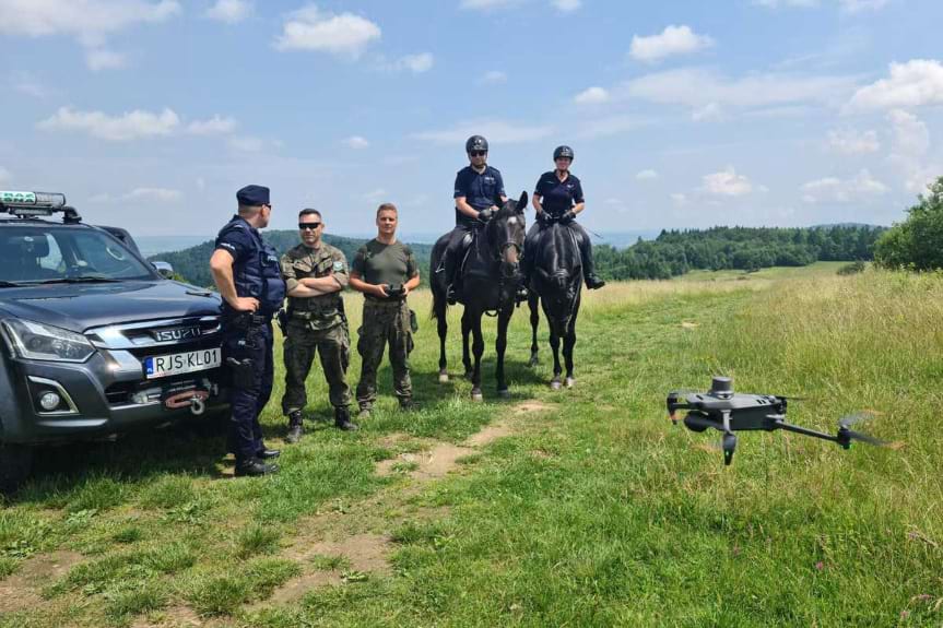 76-latek rażony piorunem. Pomogli mu policjanci