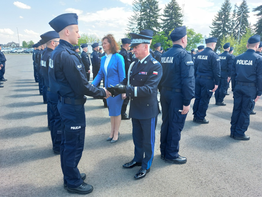 78 nowych podkarpackich policjantów złożyło ślubowanie