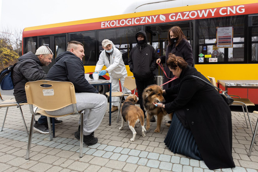 Autobus ciepła w Rzeszowie wydał ponad 10 tys. ciepłych posiłków