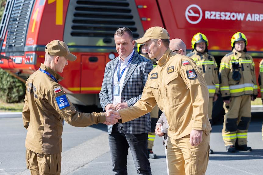 Dzień Strażaka na lotnisku Rzeszów-Jasionka Dzień Strażaka na lotnisku Rzeszów-Jasionka