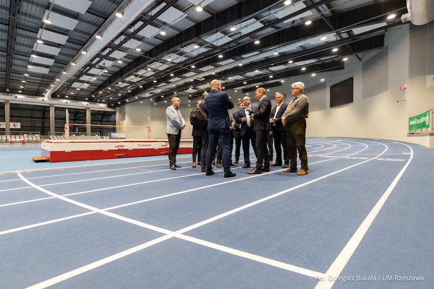 Ministerstwo Sportu przekaże kolejne pieniądze na budowę Podkarpackiego Centrum Lekkiej Atletyki Ministerstwo Sportu przekaże kolejne pieniądze na budowę Podkarpackiego Centrum Lekkiej Atletyki