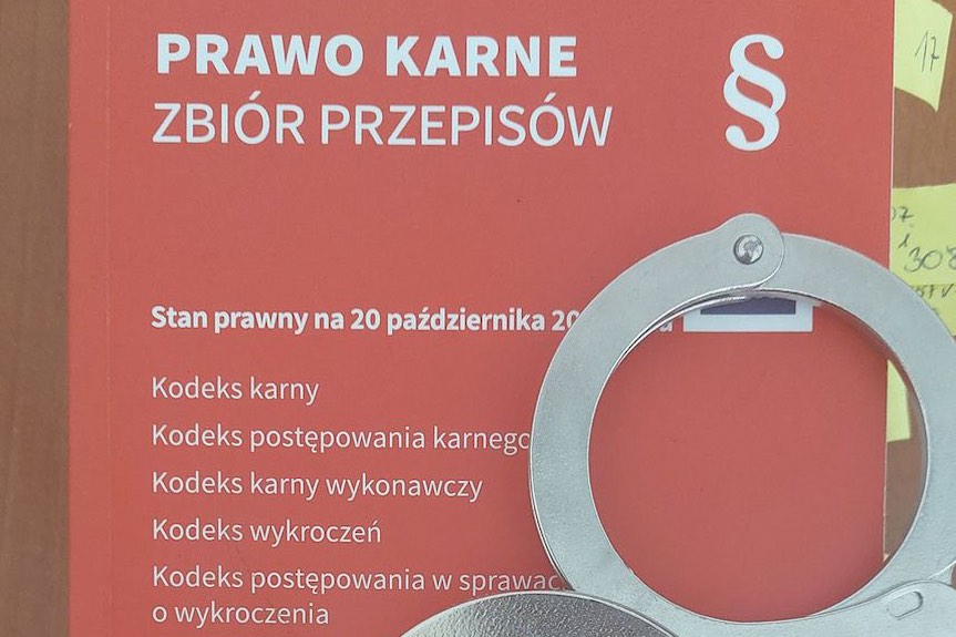 Podejrzani o naruszenie nietykalności cielesnej policjanta usłyszeli zarzuty Podejrzani o naruszenie nietykalności cielesnej policjanta usłyszeli zarzuty