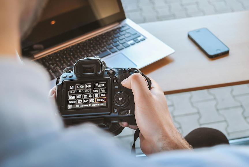 Praktyczne zastosowania kartonów w fotografii – jak pakować różne rodzaje zdjęć? Praktyczne zastosowania kartonów w fotografii – jak pakować różne rodzaje zdjęć?