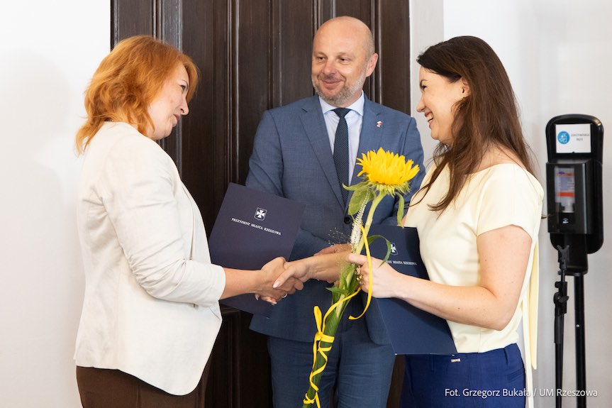 Prezydent Rzeszowa wręczył pierwsze Stypendia Twórcze Miasta Prezydent Rzeszowa wręczył pierwsze Stypendia Twórcze Miasta