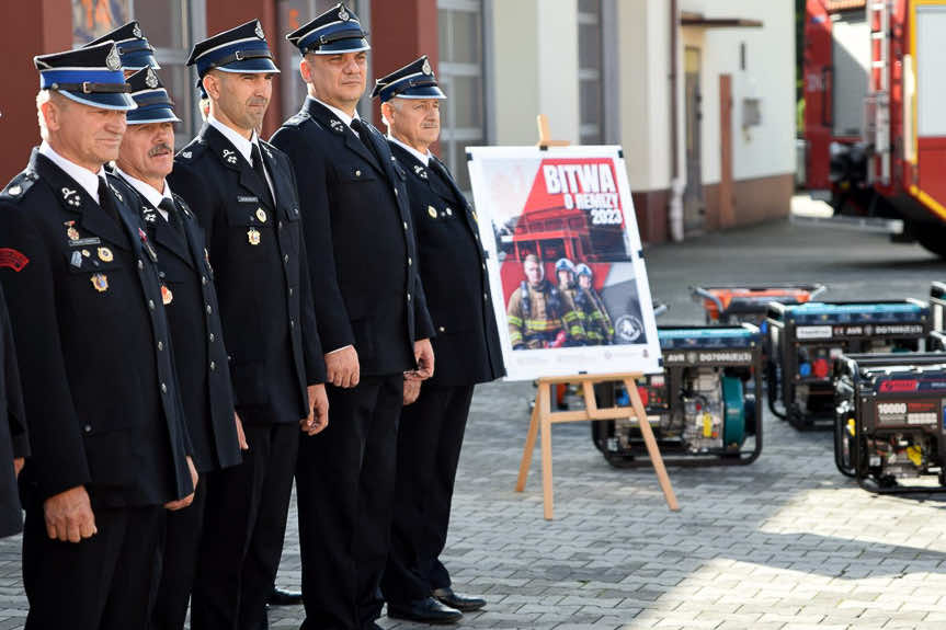 Przekazanie agregatów prądotwórczych dla jednostek OSP powiatu rzeszowskiego