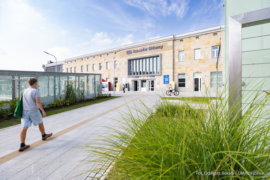 Rzeszów zyskał nowe centrum komunikacyjne i kulturalne Rzeszów zyskał nowe centrum komunikacyjne i kulturalne