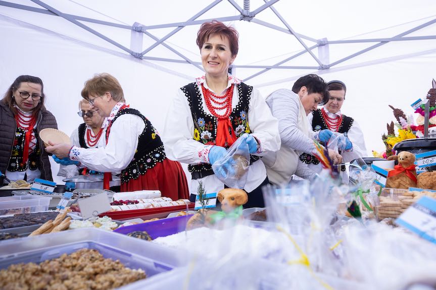 Warsztaty z tworzenia wielkanocnych ozdób w CH Auchan Krasne