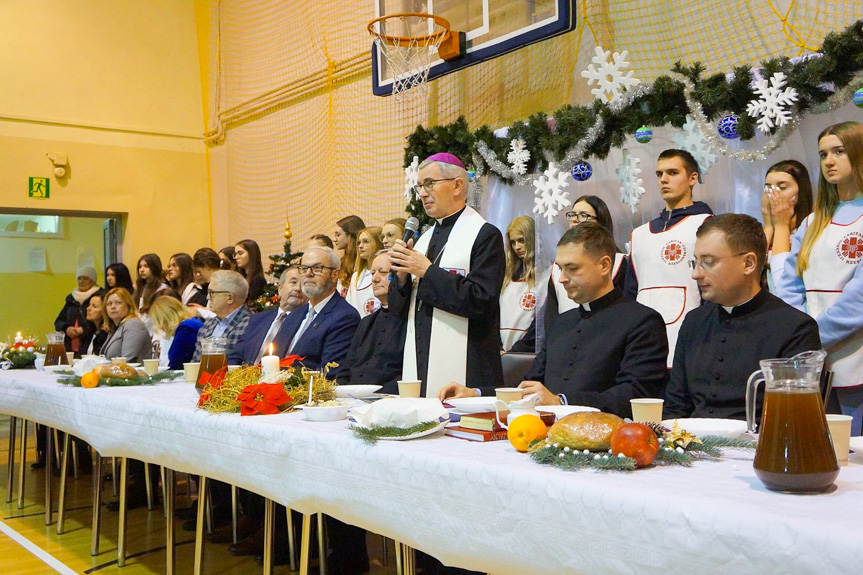 Wigilia dla osób bezdomnych i samotnych w Jaśle Wigilia dla osób bezdomnych i samotnych w Jaśle