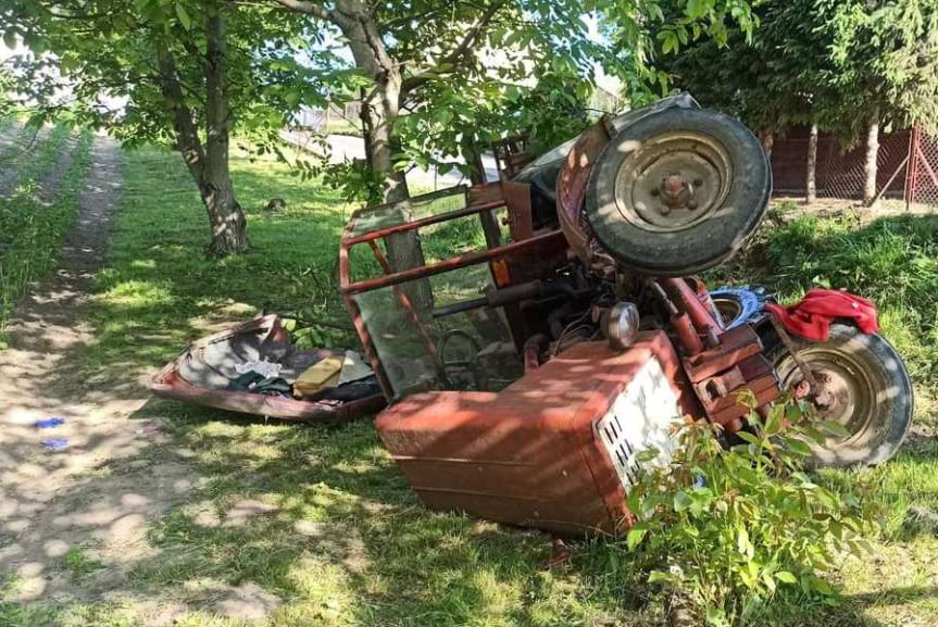 Wypadek ciągnika rolniczego. Ranne dwie osoby