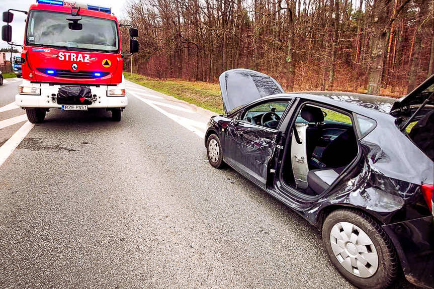 Wypadek w Głogowie Młp. Zderzenie osobówki z samochodem ciężarowym