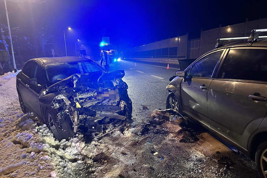 Wypadek w Trzcianie. Zderzenie dwóch samochodów