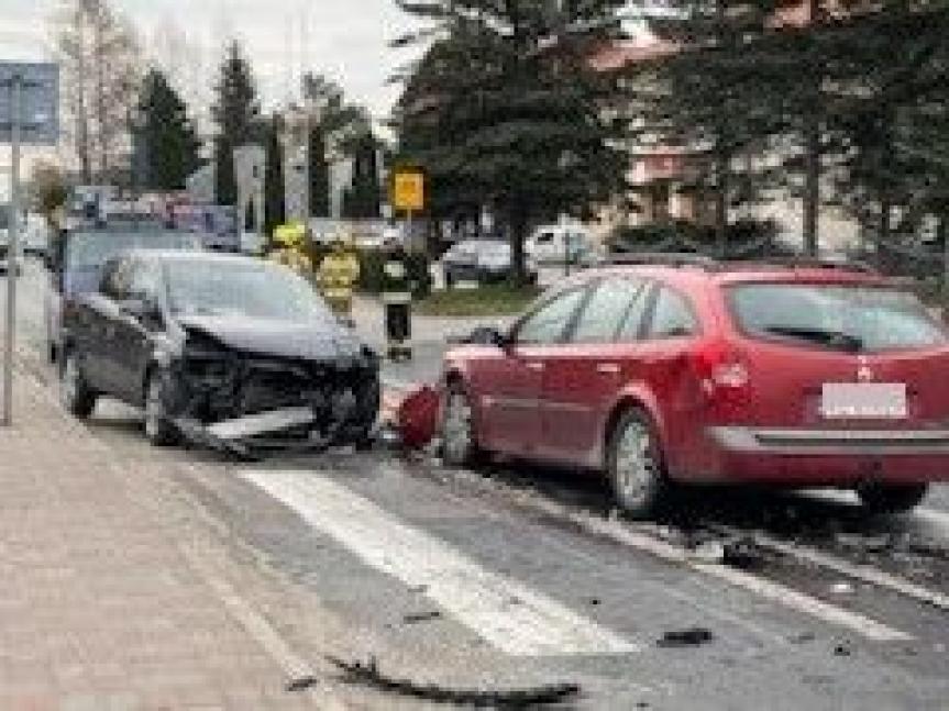 Wypadek w Tyczynie. Zderzenie trzech pojazdów