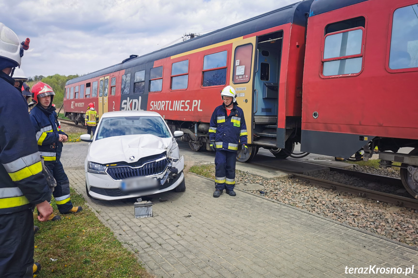 Zderzenie samochodu osobowego z pociągiem w Jedliczu