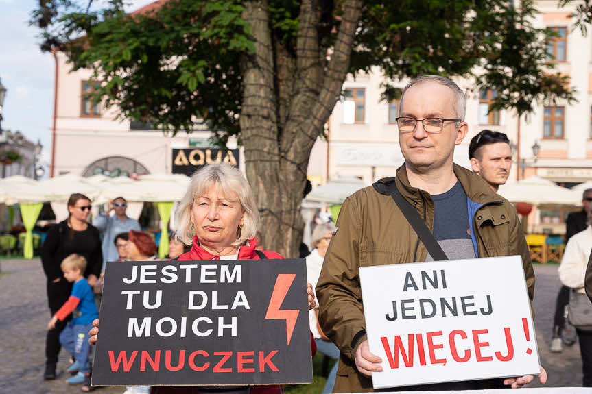 "Ani jednej więcej". Demonstracja na rynku w Rzeszowie