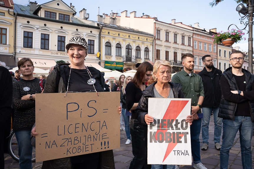 "Ani jednej więcej". Demonstracja na rynku w Rzeszowie