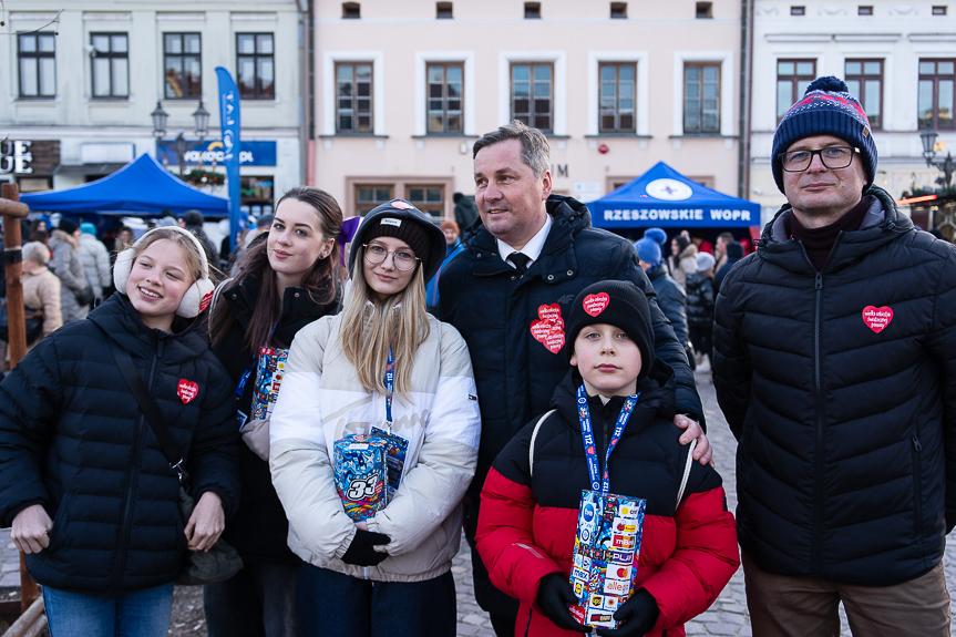Na rzeszowskim rynku trwa 33. Finał WOŚP