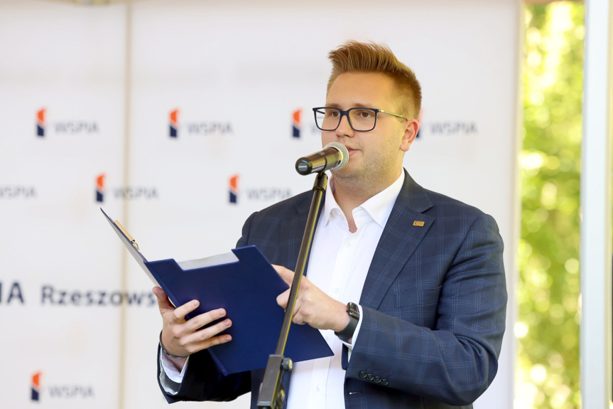 Pierwsi absolwenci kryminologii w WSPiA odebrali dyplomy ukończenia studiów