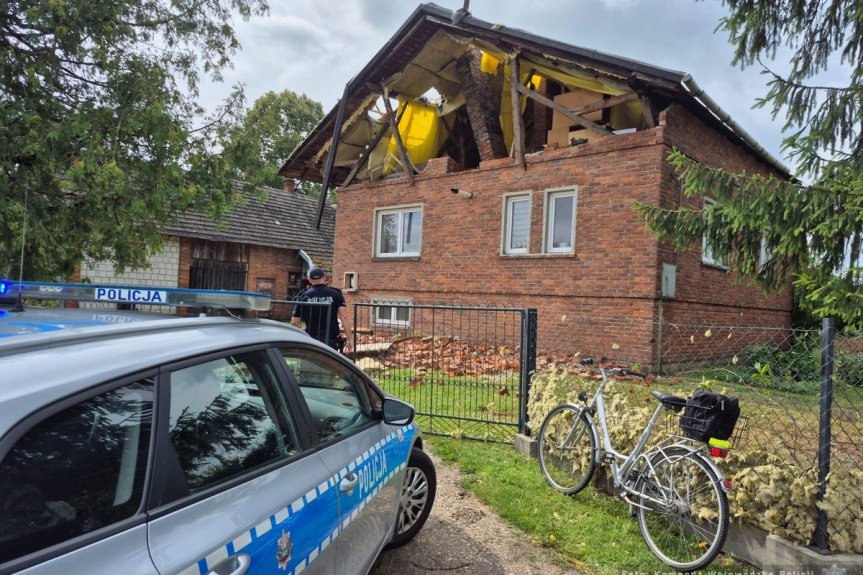 Podkarpaccy policjanci po przejściu burz – ewakuacja obozów harcerskich i wsparcie mieszkańców