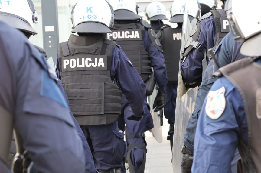 Policjanci zabezpieczali mecz pomiędzy drużynami Stali Rzeszów i Śląska Wrocław