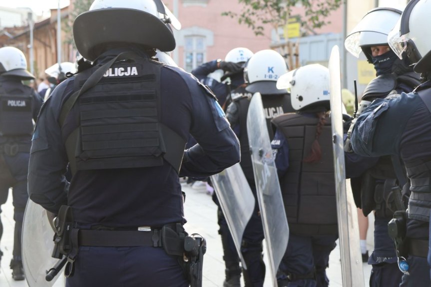 Policjanci zabezpieczali mecz pomiędzy drużynami Stali Rzeszów i Śląska Wrocław