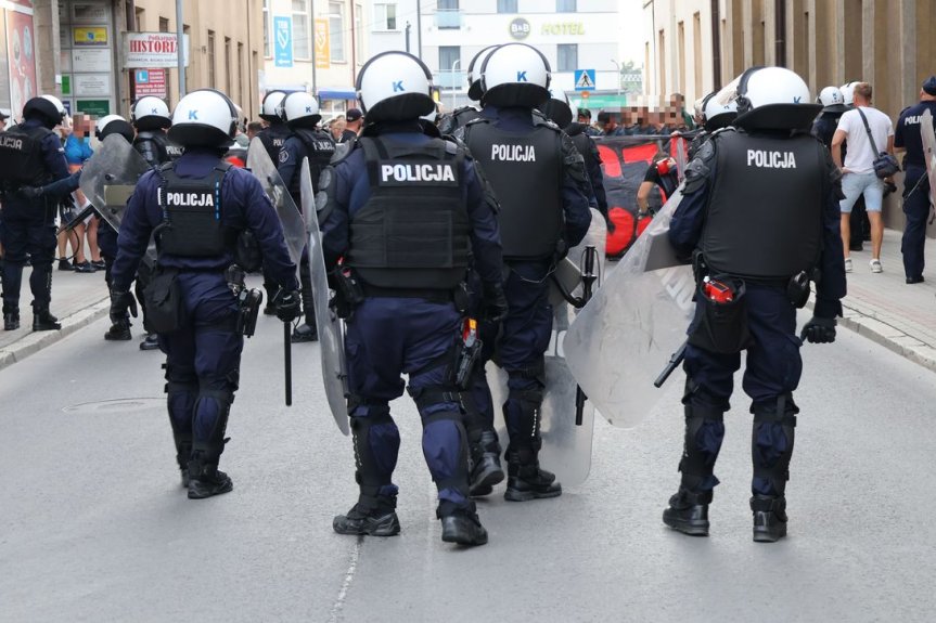 Policjanci zabezpieczali mecz pomiędzy drużynami Stali Rzeszów i Śląska Wrocław