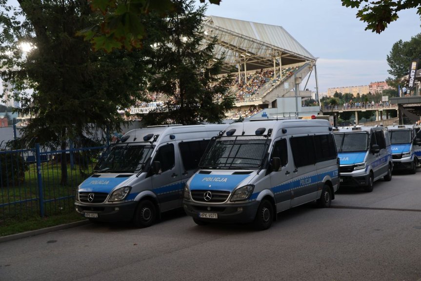 Policjanci zabezpieczali mecz pomiędzy drużynami Stali Rzeszów i Śląska Wrocław
