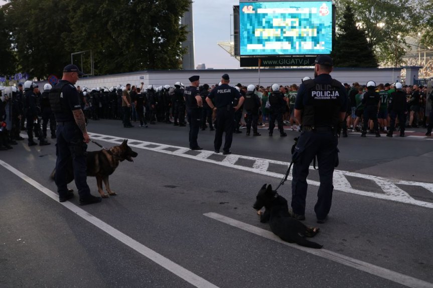 Policjanci zabezpieczali mecz pomiędzy drużynami Stali Rzeszów i Śląska Wrocław