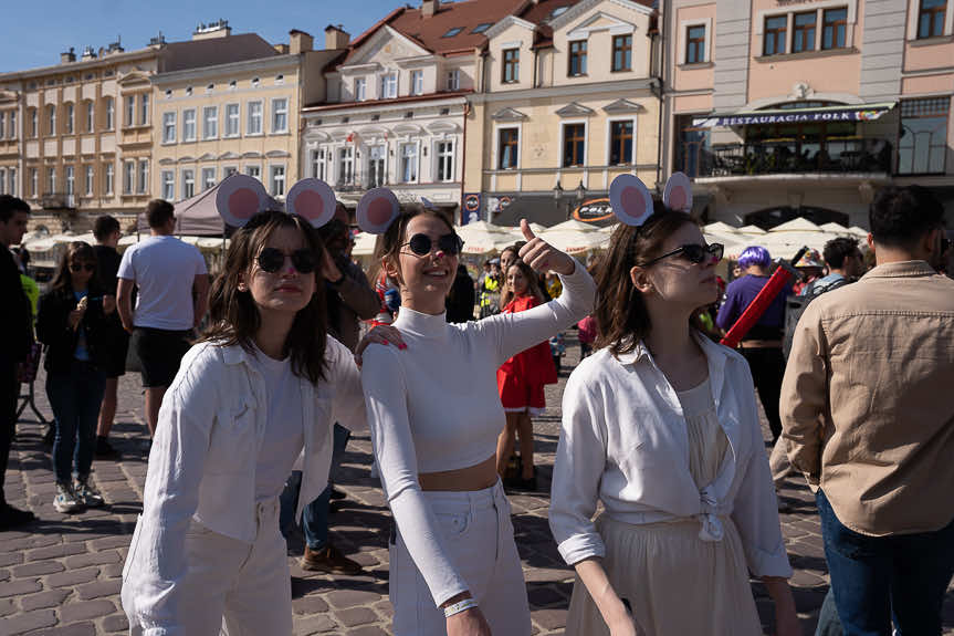 Rzeszowskie Juwenalia 2023. Barwny korowód przeszedł ulicami miasta