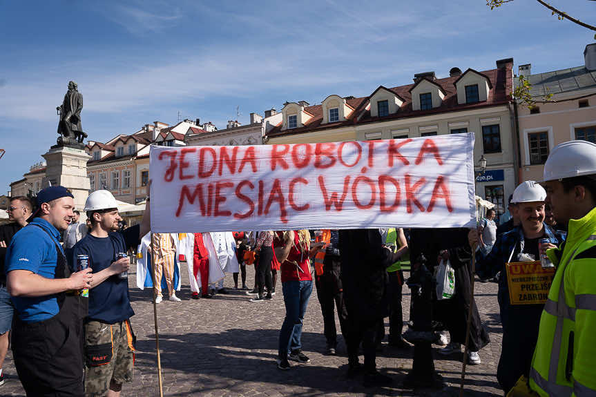 Rzeszowskie Juwenalia 2023. Barwny korowód przeszedł ulicami miasta