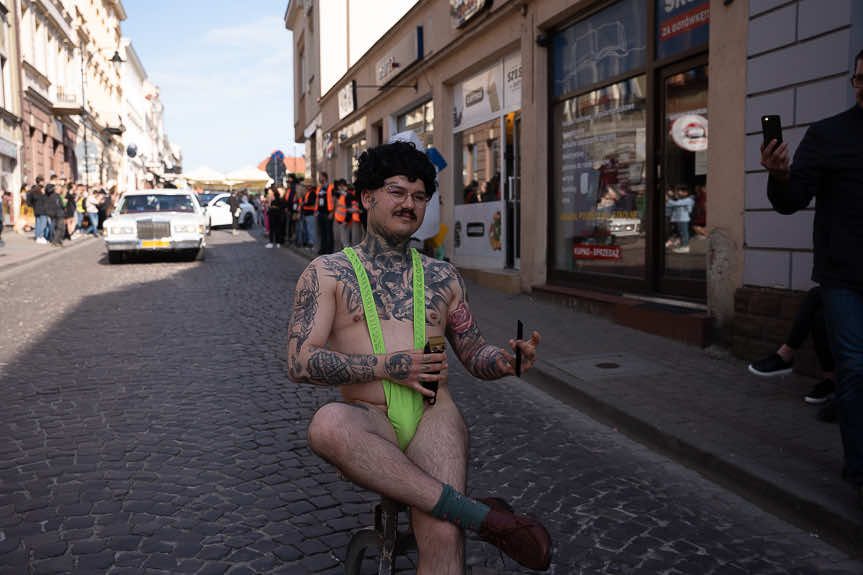 Rzeszowskie Juwenalia 2023. Barwny korowód przeszedł ulicami miasta