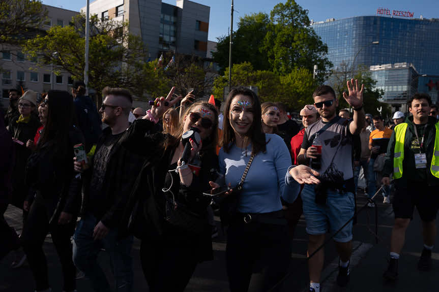 Rzeszowskie Juwenalia 2023. Barwny korowód przeszedł ulicami miasta