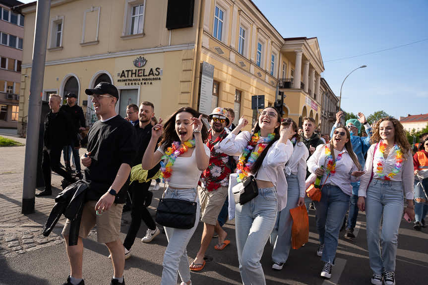 Rzeszowskie Juwenalia 2023. Barwny korowód przeszedł ulicami miasta