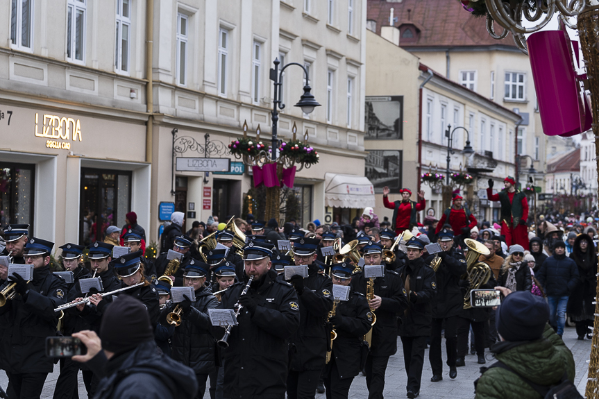 Ulicami Rzeszowa przeszła parada św. Mikołaja