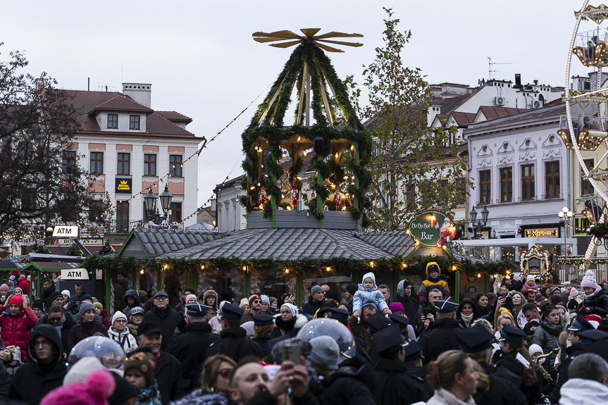 Ulicami Rzeszowa przeszła parada św. Mikołaja