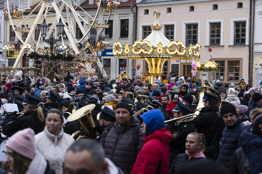 Ulicami Rzeszowa przeszła parada św. Mikołaja