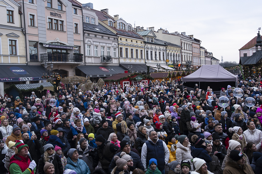 Ulicami Rzeszowa przeszła parada św. Mikołaja