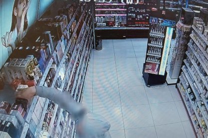 18-latek kradł perfumy w sklepach
