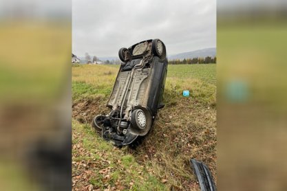 Połomia. 19-latek dachował citroenem