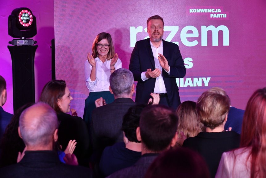 Adrian Zandberg i Magdalena Biejat współprzewodniczącymi Razem; przedstawili priorytety partii Adrian Zandberg i Magdalena Biejat współprzewodniczącymi Razem; przedstawili priorytety partii