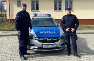 Policjanci udzielili pierwszej pomocy rannemu mężczyźnie