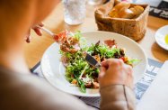 Bądź fit z cateringiem dietetycznym w Rzeszowie – jak zacząć zmieniać swoje nawyki na zdrowsze bez wysiłku?
