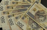 Chciała sprzedać ubranko dziecka, straciła 12 tys. zł