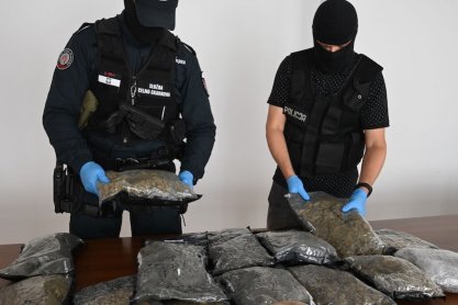 Funkcjonariusze podkarpackiej KAS i Policji przechwycili ponad 11 kilogramów suszu marihuany