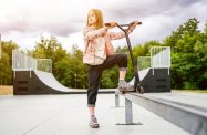 Hulajnoga wyczynowa w skateparku - jak zacząć i co warto wiedzieć?