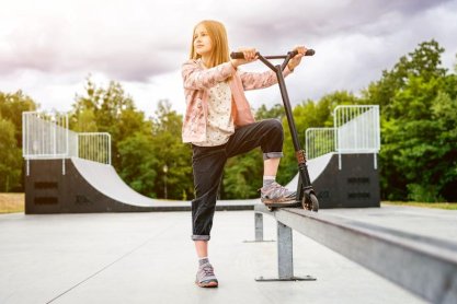 Hulajnoga wyczynowa w skateparku - jak zacząć i co warto wiedzieć?